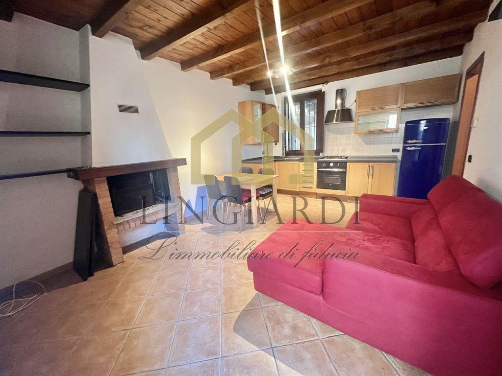 ZONA OSPEDALE-CENTRO STORICO: 2 LOCALI ARREDATO