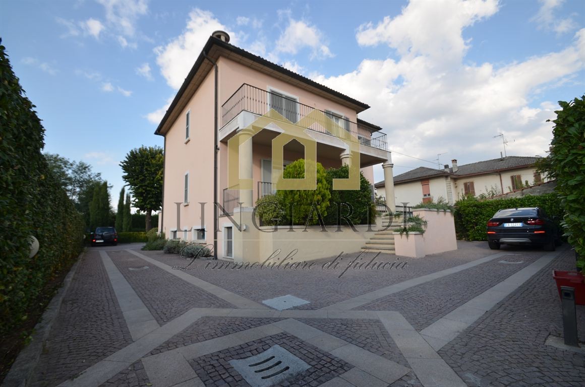 Elegante villa d’epoca unifamiliare con giardino