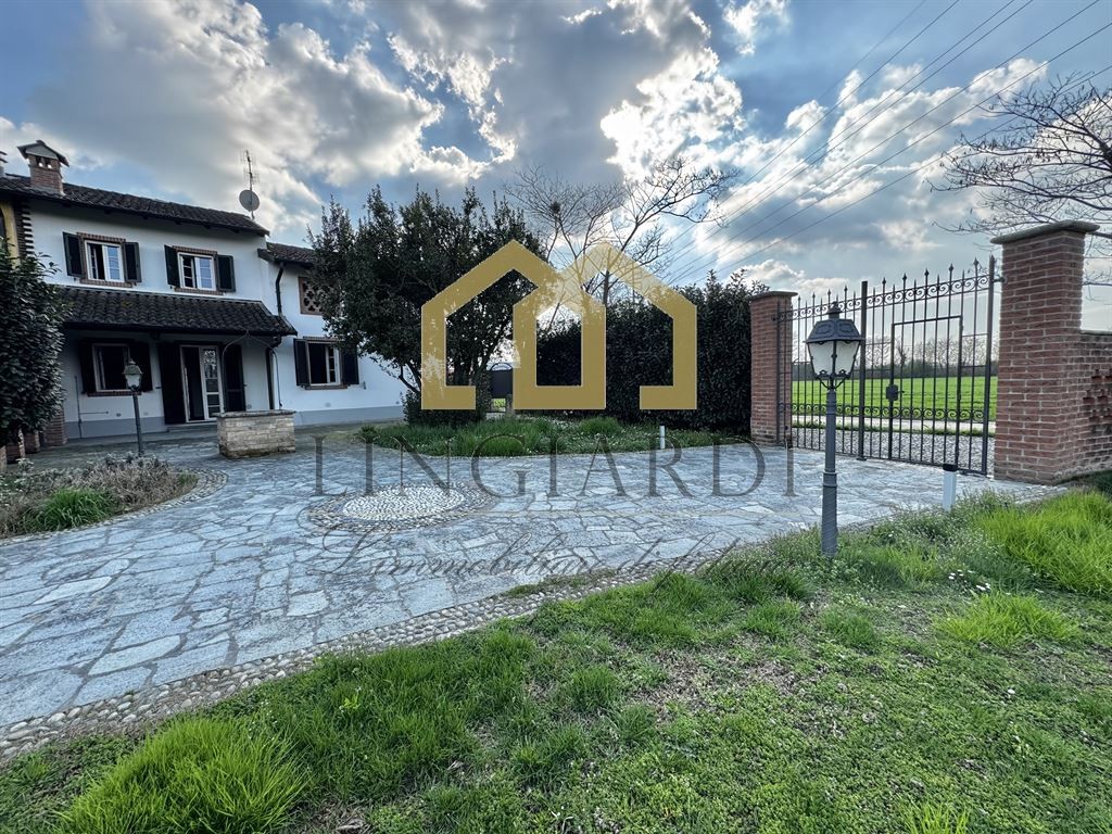 Locazione di Esclusivo Casale a Lodi-Zona San Grato