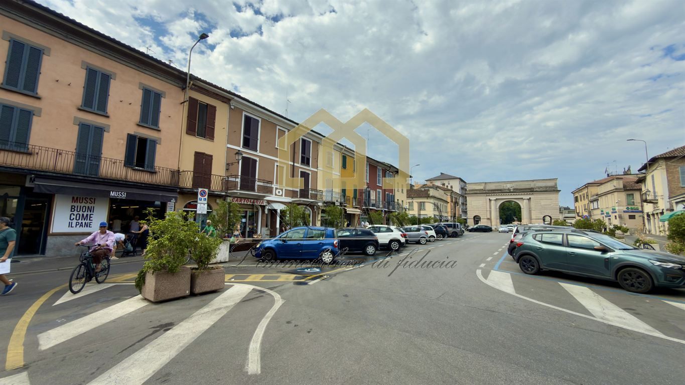 CREMA CENTRO: INTERO PALAZZETTO CON ALTA REDDITIVITA'